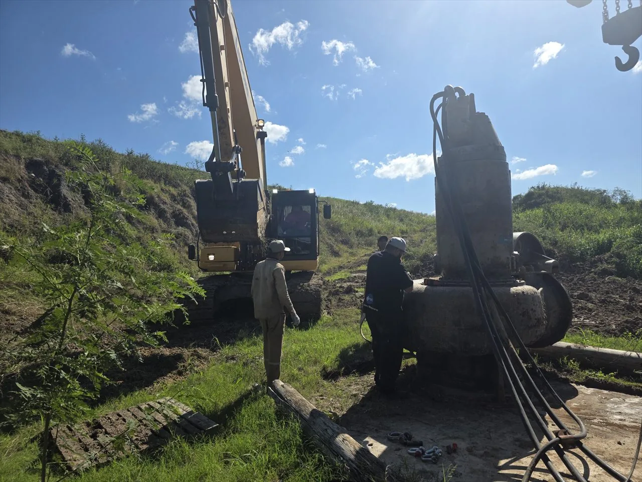 Equipo suspendido durante una maniobra de extracción